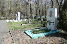 На Даниловском кладбище.