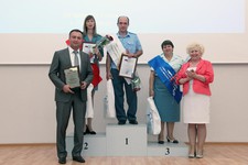 Владимир Воронков и Татьяна Иванова с победителями конкурса. 