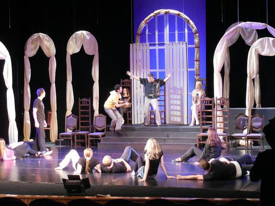 Репетиция сцены из спектакля «Колыбельная для Гамлета».