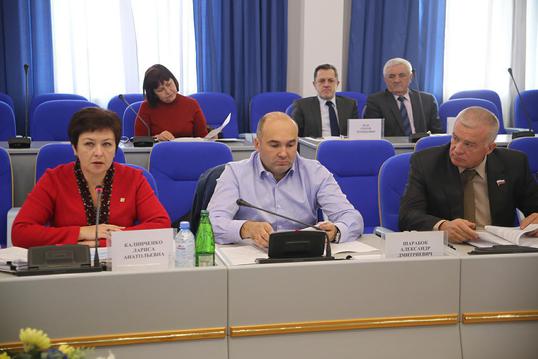 Заседание комитета, чиновники