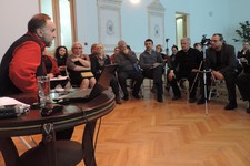 Андрей Кабанов ведёт занятие с руководителями народно-хоровых коллективов