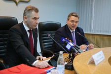 П. Астахов и В. Владимиров проводят совещание в правительстве края