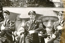 Почётный караул у мемориала «Огонь Вечной славы» на Комсомольской горке в Ставрополе. 9 Мая 1985 года