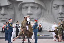 Ветераны Ставрополя вручили молодежи Полотно Победы