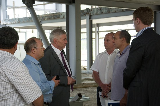 Андрей Джатдоев инспектирует строительство спортивно-оздоровительного комплекса в Северо-Западном районе