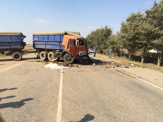 В результате столкновения КамАЗа и «Скании» оба водителя погибли.