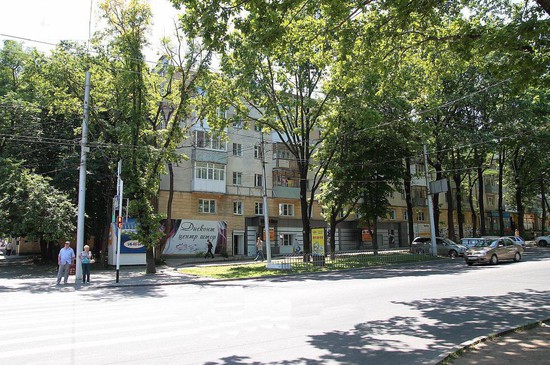 Ставрополь, улица Ленина №328/8. Дом, где Иоаким Кузнецов жил с 1972 года до конца своих дней