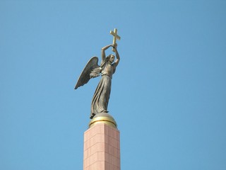 Скульптура Ангела-хранителя в центре Ставрополя