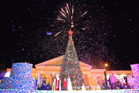 Таким был новогодний праздник у главной ёлки Ставрополя в пршлом году.