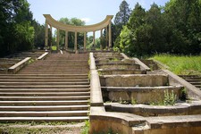 Каскадная лестница до ремонта. Фото: http://www.rosim.ru/activities/park/renovation/kaskad_les