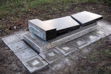 23-летний житель Пятигорска разрушил 10 памятников на кладбище, желая отомстить своему работодателю