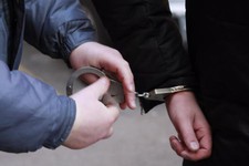 Полицейские задержали грабителя, напавшего с пистолетом на жителя Ставрополя 
