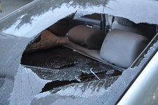 В Кисловодске пьяный дебошир разбил стекла в двух автомобилях ДПС 