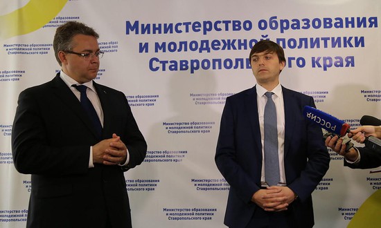 Сергей Кравцов и Владимир Владимиров отвечают  на вопросы журналистов.