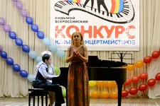 На сцене - Руслан Крюков и Дарья Резниченко (Ставрополь).
