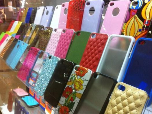 В Пятигорске предприниматель торговал поддельными аксессуарами для сотовых телефонов