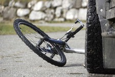 В Минводах водитель сбил велосипедиста и бросил его посреди дороги 