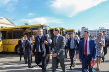 Денис Мантуров передал Ставропольскому краю партию школьных автобусов