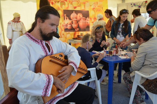 «Живая традиция» собрала мастеров и музыкантов