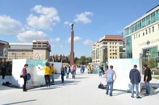 Пленэр на обновленной Александровской площади