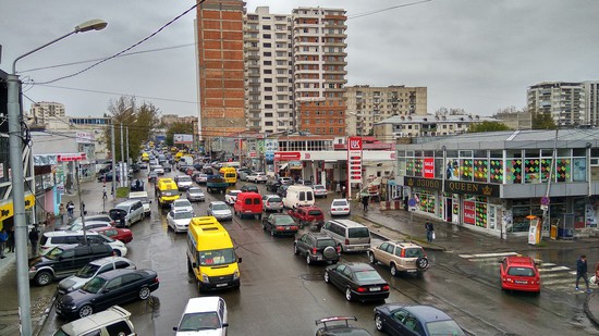 Из-за старых автомобилей и маршруток в Тбилиси нечем дышать