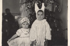 Женя и Юра Кузьминовы на новогодней ёлке в детском саду. 1964 год.
