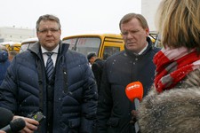Владимир Владимиров и Николай Горбань общаются с журналистами