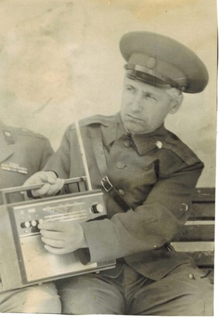Капитан Виктор Васильевич Располыхин в период прохождения военной службы (1967-1972).