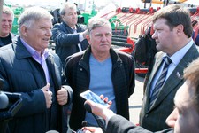 Председатель Думы СК Г. Ягубов общается с сельхозмашиностроителями Ставрополья