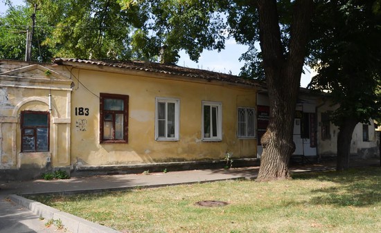 Дом на улице Дзержинского, 183,  в котором нередко бывал Михаил Юрьевич Лермонтов. 