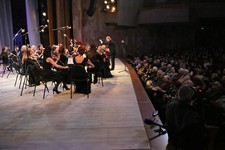 На сцене Ставропольского Дворца культуры и спорта камерный оркестр «Северная симфониетта» под управлением Фабио Мастранжело.
