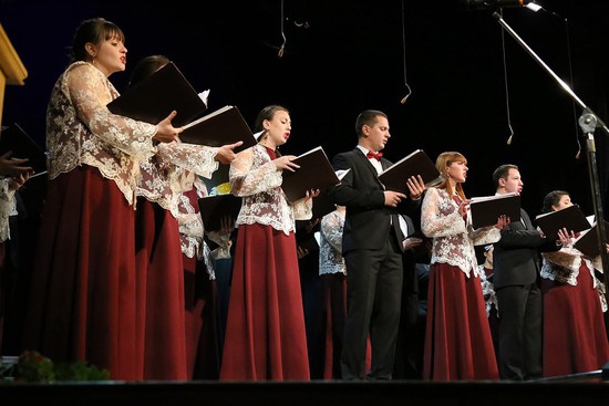 На ставропольской сцене впервые выступил Саратовский губернский театр хоровой музыки.