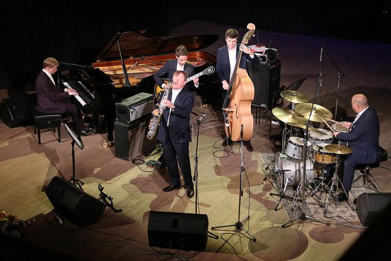 Джаз-квинтет Игоря Бутмана выступил в переполненном зале Ставропольской филармонии. 