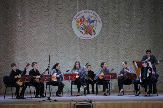 Обладатель Гран-при конкурса «Музыка с экрана» образцовый ансамбль «Отрада» детской школы искусств города Ставрополя.