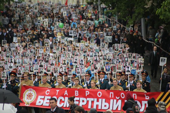 В шествии «Бессмертного полка» приняли участие порядка 60 тысяч ставропольцев.