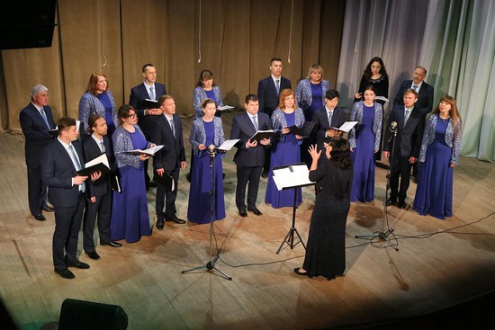 На сцене камерный хор Ставропольской государственной филармонии.