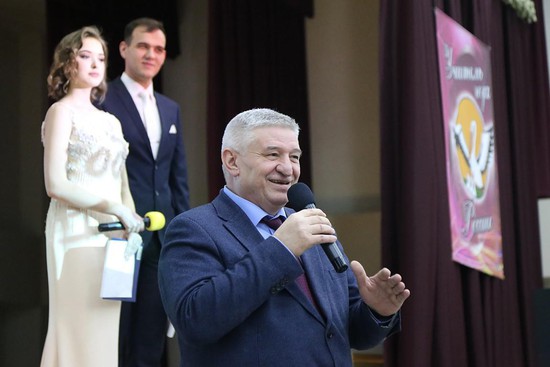 Глава города Ставрополя Андрей Джатдоев тепло и просто приветствовал участников конкурса.