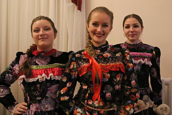 Обладательница Гран-при конкурса и титула «Казачка-2018» Елена Лазарева (в центре).