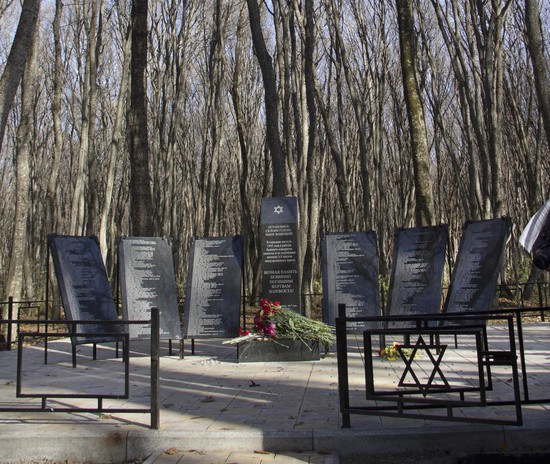 Мемориал жертвам холокоста в Ставрополе.  (Фото из личного архива Ирины Коробкиной.)
