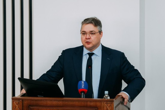 Открыл совещание губернатор Ставропольского края Владимир Владимиров.