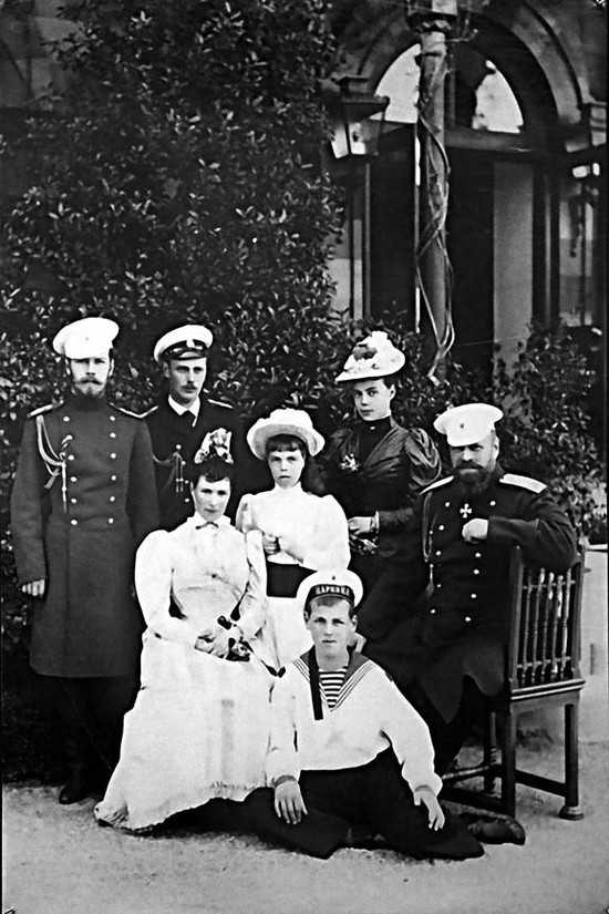 Император Александр III с семьей в Ливадии. 1893 год.
