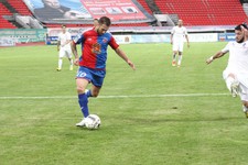 С мячом Александр Соболев.
