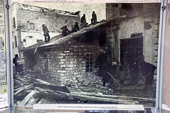  Здание Ставропольской швейной фабрики, разрушенное  во время оккупации. Снимок датирован 21 марта 1943 года.
