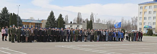  Призывники собрались на плацу 247-го десантно-штурмового  гвардейского Кавказского казачьего полка.
