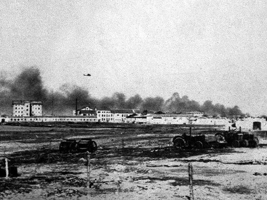  Бомбежка Керчи в 1941 году.  https://www.allworldwars.com/