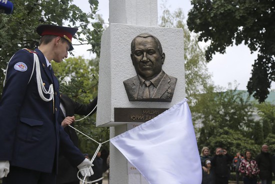 В День города открыт пилон в честь почетного гражданина Ставрополя Юрия Даниловича Мишина.