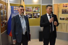 Директор музея Николай Охонько и министр краевого ЖКХ Роман Марченко.