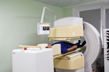 Высокочувствительное исследование на однотонном эмиссионном компьютерном томографе помогает выявить на ранней стадии метастазы.