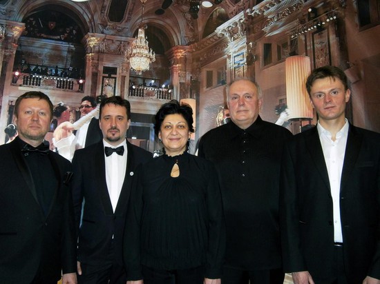 Слева направо: Сергей Захарченко, Юрий Беляев, Лариса Конева,  Андрей Абрамов, Александр Абрамов.