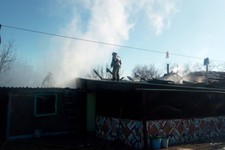 Пожарные ПАСС СК на ликвидации пожара в станице Новотроицкой. 9 апреля 2020 года.